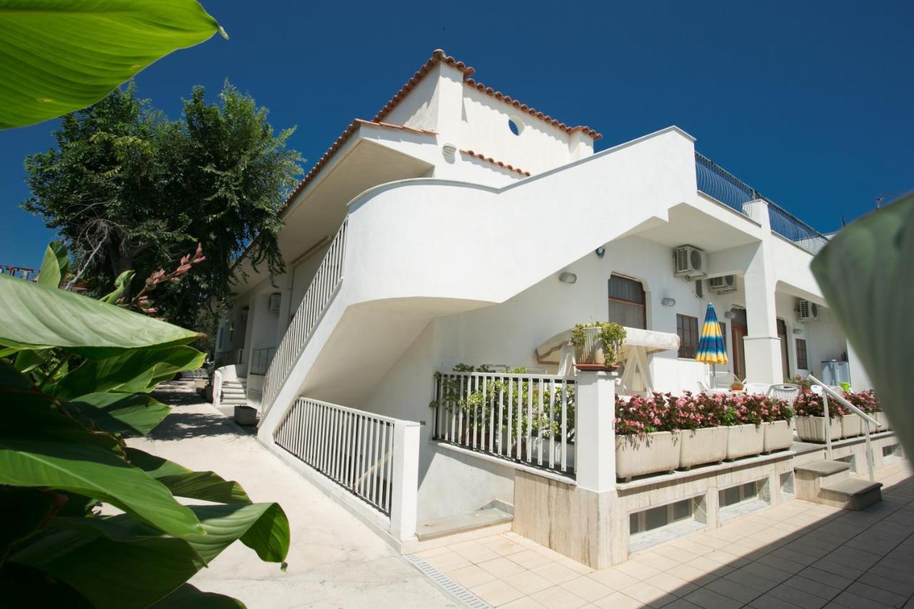 Residence Adriatico Mattinata Bagian luar foto