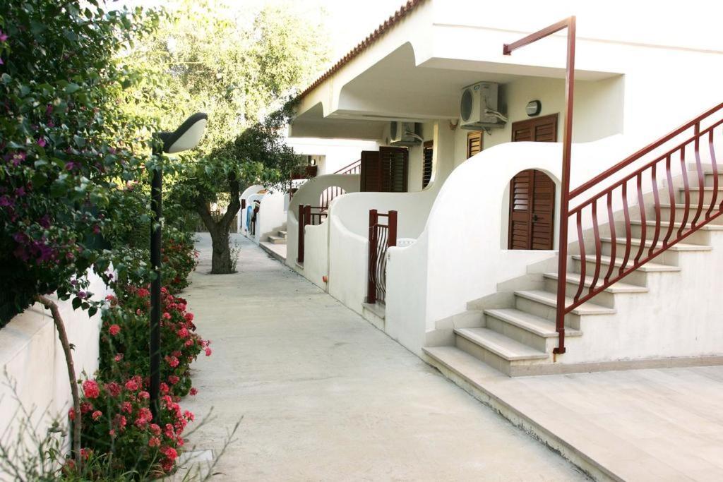 Residence Adriatico Mattinata Bagian luar foto